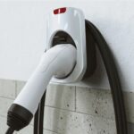 Kabelhalter mit Tesla Ladeklappenöffner